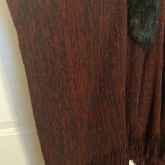 Shawl/shoulder wrap! OS. Great for holiday parties! - Picture 3 of 5